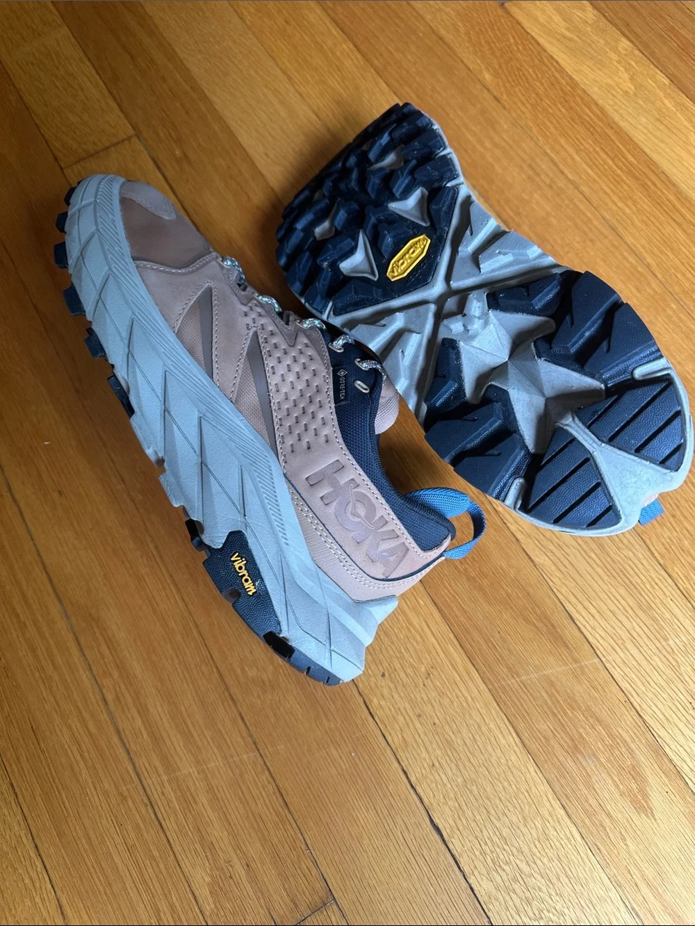 Hoka One One Women’s Anacapa GORE-TEX Low Hiking Trail Running shoe.